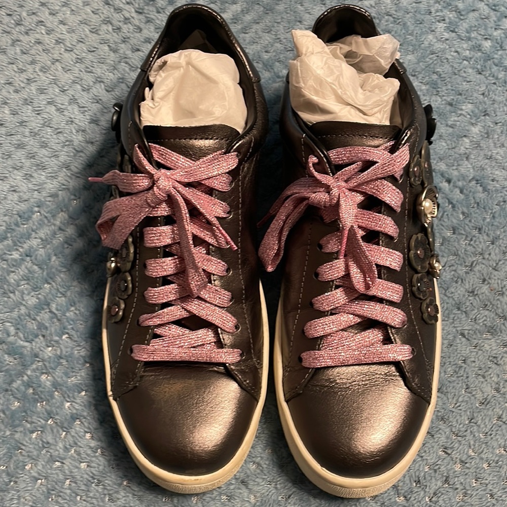 Coach C101 Tea Rose Sneakers, Gunmetal (shiny dark grey), US size 8.5 B